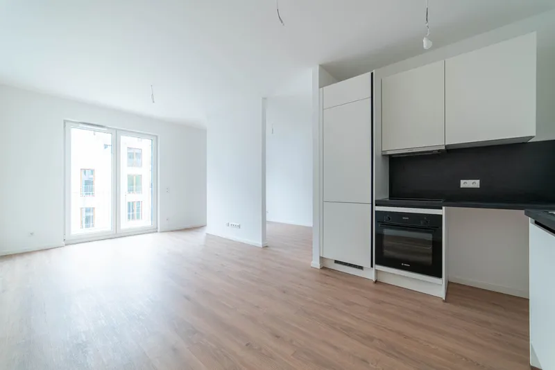 Modern Manhattan-Style Studio with Balcony  Apt 227 — photo 1
